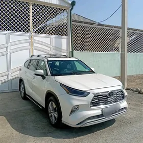 Toyota Highlander 2021