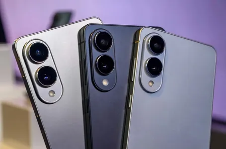 Samsung täze Galaxy Edge smartfonlaryny çykarmakdan ýüz öwürýär. Satuwlar ýöremedi