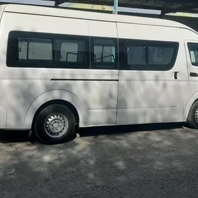 Toyota Hiace 2015