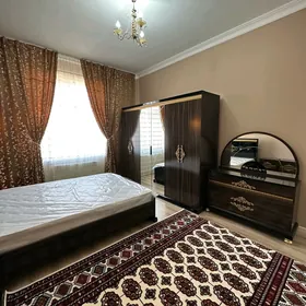 Tăze Gurtly, 3 kom 2 et