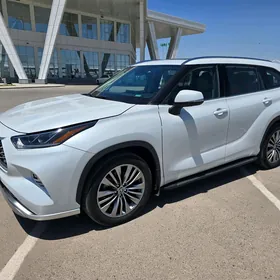 Toyota Highlander 2021