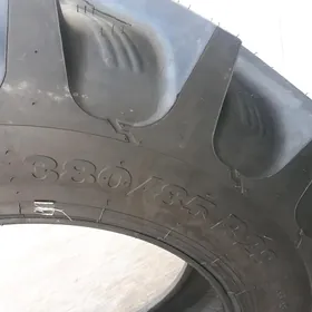 Traktor  380/85R28  600/70R30