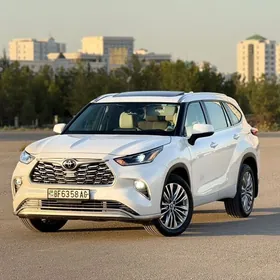 Toyota Highlander 2021