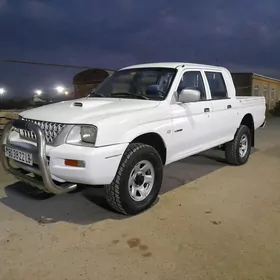 Mitsubishi L200 2003
