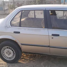 BMW 320 1983