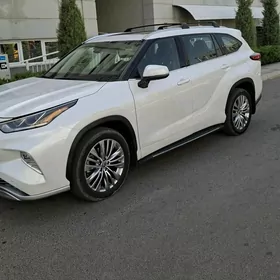 Toyota Highlander 2021