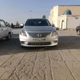 Nissan Versa 2012