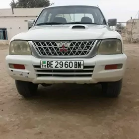 Mitsubishi L200 2004