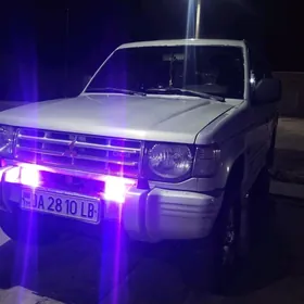 Mitsubishi Pajero 1995