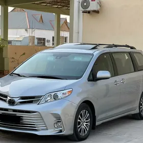 Toyota Sienna 2020