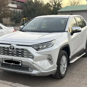 Toyota RAV4 2025