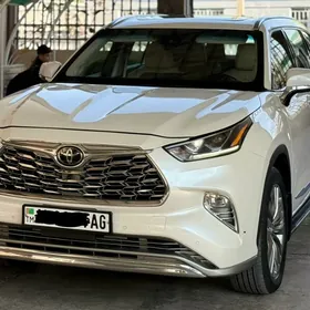Toyota Highlander 2021