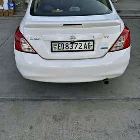 Nissan Versa 2013