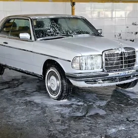 Mercedes-Benz 230E 1983