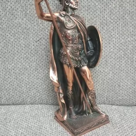 продается бронзовая статуэтка.