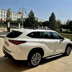 Toyota Highlander 2021