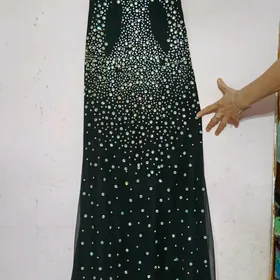 Платья вечерние