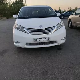 Toyota Sienna 2016