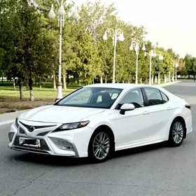 Toyota Camry 2021
