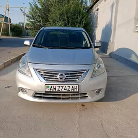 Nissan Versa 2012