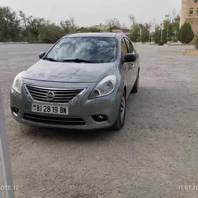 Nissan Versa 2012