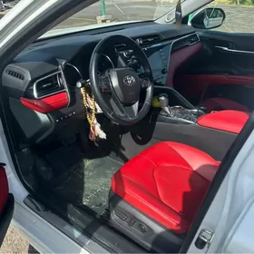Toyota Camry 2019
