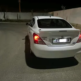 Nissan Versa 2013