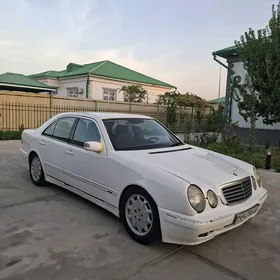 Mercedes-Benz E320 2001