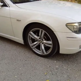 BMW 740i