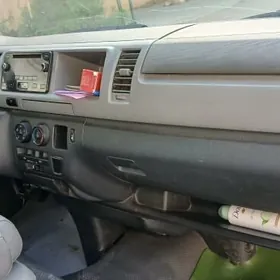 Toyota Hiace 2007