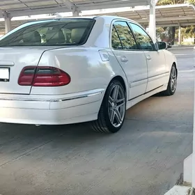 Mercedes-Benz E320 2001
