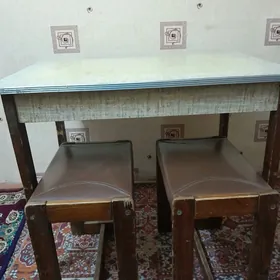 стол и табуретки