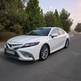 Toyota Camry 2021