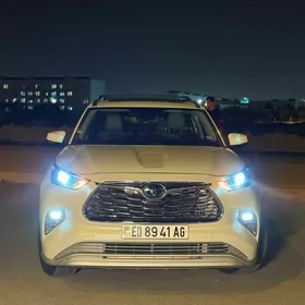 Toyota Highlander 2021