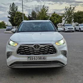 Toyota Highlander 2021