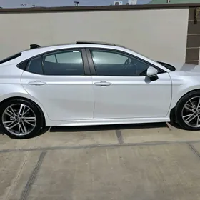 Toyota Camry Hybrid 2024