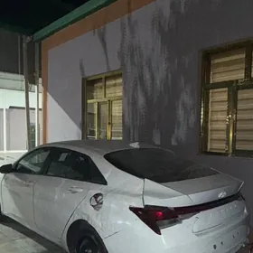 Hyundai Elantra 2022