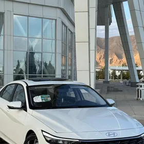 Hyundai Elantra 2025