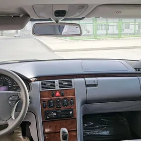 Mercedes-Benz W201 2001