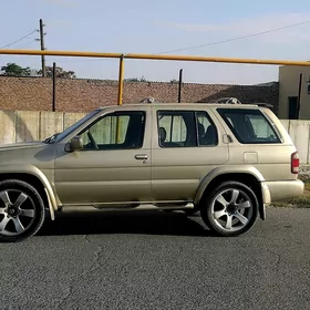 Nissan Pathfinder 1999