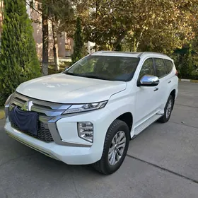 Mitsubishi Montero Sport 2023