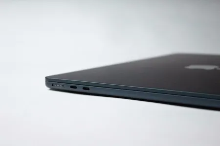 Apple sensor ekranly MacBook Pro taýýarlaýar
