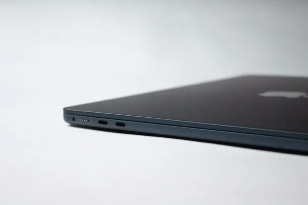 Apple sensor ekranly MacBook Pro taýýarlaýar