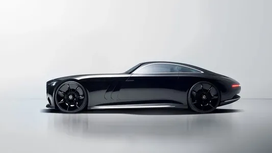 Mercedes-Benz показал элегантное купе с бархатным салоном и кузовом из солнечных панелей