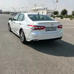Toyota Camry 2018