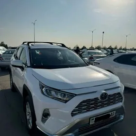 Toyota RAV4 2021