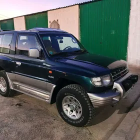 Mitsubishi Pajero 1999