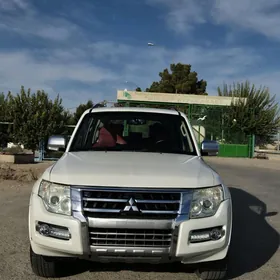 Mitsubishi Pajero 2014