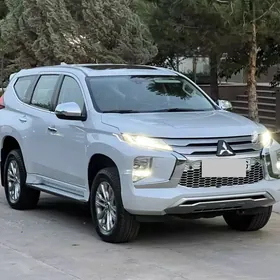 Mitsubishi Pajero 2020