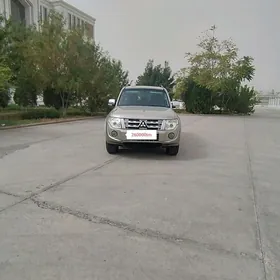 Mitsubishi Pajero 2013